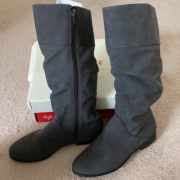 Gray Boots - Picture 5 of 5